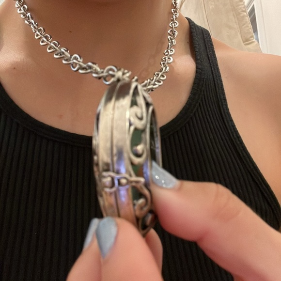 Beautiful necklace - Picture 4 of 4